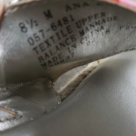 a.n.a. A New Approach Women's Erin Platform Sandals With  Flower Print - Picture 9 of 9